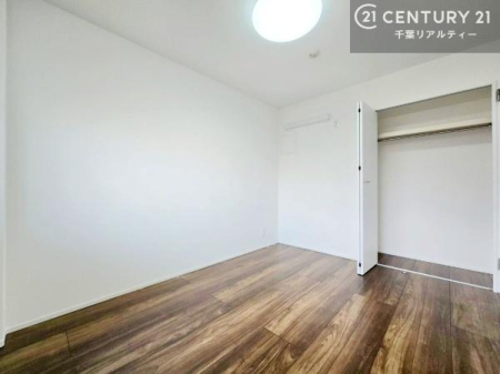 �q������ ���[�X�y�[�X���t���Ă���̂ŁA�}�ȗ��q���ł��U�炩��������������T�b�ƕЂÂ����đ�ϕ֗��ł��I�ǖʂ��L�X���Ă���̂ŁA�׋�����x�b�h�̒u����ɍ���܂���I