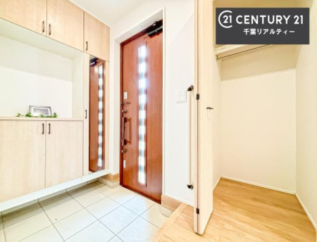 ���� �V���[�Y�{�b�N�X�t���Ȃ̂ŁA���ւ��Еt�����|�������₷���ł��I
�X�b�L���������ւŌ˂��J�����u�ԁA�������̂���S�n������Ԃ��o�}���Ă���܂��B
