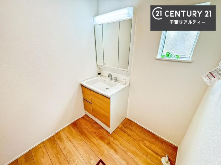 ���ʑ�E���ʏ� �O�ʋ��d�l�̐��ʏ��́A�g�����Ȃ݂����₷������I���͎��[�ɂȂ��Ă��܂��B�h���C���[�₨���ϓ����Еt������̂Ő��ʑ������X�b�L���ƌ����邱�Ƃ��o���܂��I