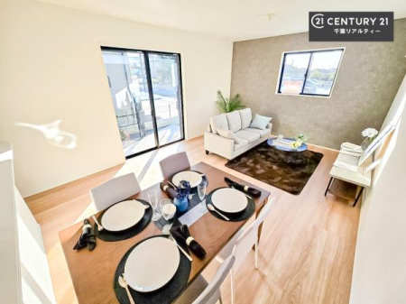 ���r���O �D�����z���܂肪���r���O����ł���ċ��S�n�̗ǂ���Ԃ����o���Ă���܂��I
���났�̎��Ԃ��߂����܂��I