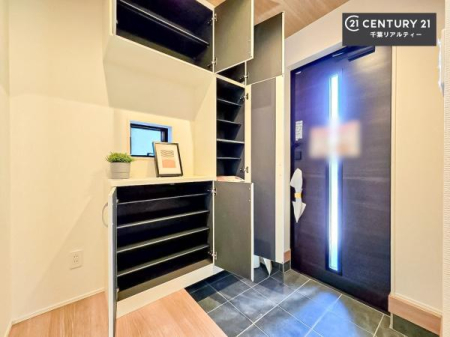 ���� �V���[�Y�{�b�N�X�t���Ȃ̂ŁA���ւ��Еt�����|�������₷���ł��I
�X�b�L���������ւŌ˂��J�����u�ԁA�������̂���S�n������Ԃ��o�}���Ă���܂��B