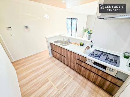 �L�b�`�� ��Ƃ肠�钲���X�y�[�X�ō�Ƃ����₷�����K�ȃL�b�`���ł��I
���q�l�ƈꏏ�ɂ��َq������y���߂�L�X�X�y�[�X�ł��B�y�����������ԂɂȂ肻���ł��ˁI