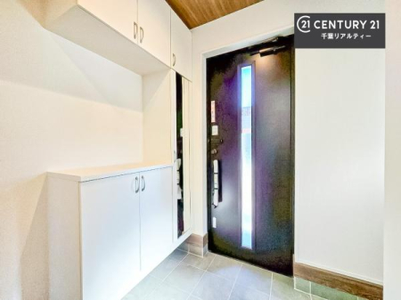 ���� �V���[�Y�{�b�N�X�t���Ȃ̂ŁA���ւ��Еt�����|�������₷���ł��I
�X�b�L���������ւŌ˂��J�����u�ԁA�������̂���S�n������Ԃ��o�}���Ă���܂��B
