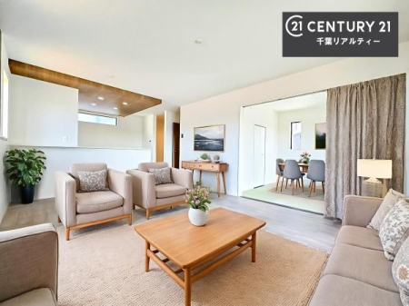 ���r���O �Ƌ��CG�p�[�X�ł��B��؂ȉƑ����W�܂邩�炱��LDK�ɂ͂�����肽���B
�q�����������C�ɏ΂��Ȃ��瑖�����Ă���p�����������u�L���Ƃɂ��ėǂ������v�Ǝv���u�Ԃł��B