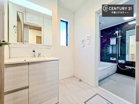 ���ʑ�E���ʏ� �O�ʋ��d�l�̐��ʏ��́A�g�����Ȃ݂����₷������I���͎��[�ɂȂ��Ă��܂��B�h���C���[�₨���ϓ����Еt������̂Ő��ʑ������X�b�L���ƌ����邱�Ƃ��o���܂��I