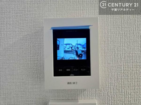 ���̑����� TV���j�^�[�t���C���^�[�z��������A�K��҂��f���Ŋm�F���Ă���Ή��ł��邽�߁A�h�Ɩʂ����S�ł��B���q�l�̂�����Ԏ��ɂ��S�����A���Ƒ��̈��S�E���S�ȕ�炵���T�|�[�g���܂��B