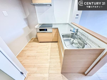 �L�b�`�� ��Ƃ肠�钲���X�y�[�X�ō�Ƃ����₷�����K�ȃL�b�`���ł��I
���q�l�ƈꏏ�ɂ��َq������y���߂�L�X�X�y�[�X�ł��B�y�����������ԂɂȂ肻���ł��ˁI