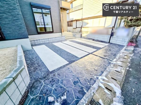 ���ԏ� ���ԃX�y�[�X��2�䕪����܂��I�Z�J���h�J�[�͂������A�o�C�N�⎩�]�ԂȂǂ��u���ꏊ�ɍ���܂���B(�Ԏ�ɂ��܂��B)