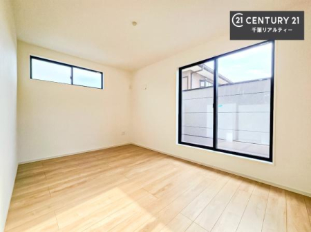 �Q�� �o���R�j�[�ɖʂ��Ă���m���ł��B���邭�����肪����A���C����������ł��܂��I���N���āA�O�ɏo�Ĕw�L�т����[�ċz�����ǂ������}������邱�Ƃ��ł��܂��B