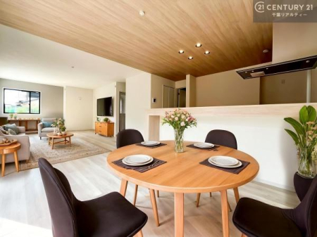 ���r���O �Ƌ��CG�p�[�X�ł��B�J�����̂���L�XLDK�I�\�t�@�[��_�C�j���O�e�[�u����u���Ă������ɂȂ�Ȃ��̂ŉ��K�ɉ߂����܂��I(���d�l)