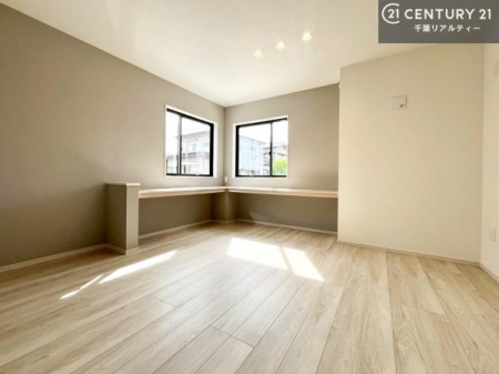 ���r���O ���r���O�ɂ̓J�t�F�J�E���^�[����I
���q�l�̂��׋��X�y�[�X�₿����Ƃ�����Ƒ�ɂ��҂�����ł��ˁB