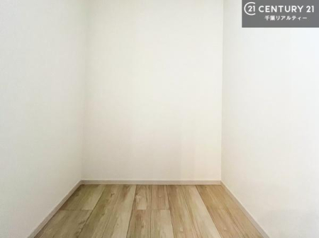 ���[ ���r���O�ɃE�H�[�N�C���N���[�[�b�g�����邽�߁A��������}������ԂÂ��肪�\�B
���ł���������Ƃ������r���O��ۂĂ܂��I