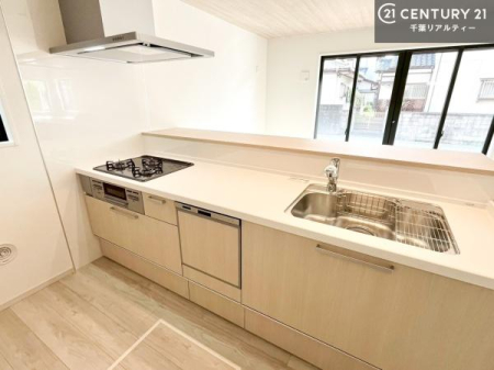 �L�b�`�� ��l�C�̑Ζʎ��V�X�e���L�b�`�����̗p���Ă��܂��I���Ƒ��̃R�~���j�P�[�V���������R�Ƒ�����݌v�ł��B
���q�l�ɂ��ڂ��͂��̂Ŋ������ł��ˁI�L�X�g���ĉ��K�ɍ�Ƃ��i�݂܂��B