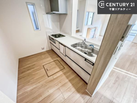 �L�b�`�� ��l�C�̑Ζʎ��V�X�e���L�b�`�����̗p���Ă��܂��I���Ƒ��̃R�~���j�P�[�V���������R�Ƒ�����݌v�ł��B
���q�l�ɂ��ڂ��͂��̂Ŋ������ł��ˁB�L�X�g���ĉ��K�ɍ�Ƃ��i�݂܂��B