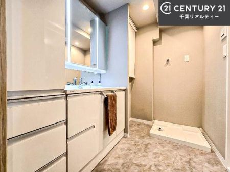 ���ʑ�E���ʏ� �O�ʋ��d�l�̐��ʏ��́A�g�����Ȃ݂����₷������I���͎��[�ɂȂ��Ă��܂��B�h���C���[�₨���ϓ����Еt������̂Ő��ʑ������X�b�L���ƌ����邱�Ƃ��o���܂��I