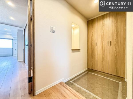 ���� �V���[�Y�{�b�N�X�t���Ȃ̂ŁA���ւ��Еt�����|�������₷���ł��I
�X�b�L���������ւŌ˂��J�����u�ԁA�������̂���S�n������Ԃ��o�}���Ă���܂��B