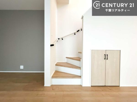 ���̑����� ���r���O�C���K�i�ŃR�~���j�P�[�V���������₷�����r���O�I�K�i�͖��邭�萠������Ă��܂��B���q�l�₲�N�z�̕������S���Ă����p�����܂��ˁI