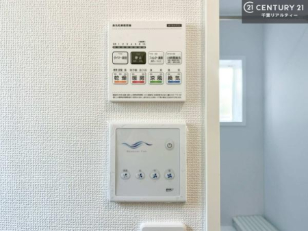 ���̑� ����������g�[���t���Ă��閣�͓I�Ȏd�l�ł��I�~��̓q�[�g�V���b�N�̗\�h�ɂ��g���܂��B
�J�̓��ł������󕨂���������̂ŁA���󕨂����ߍ��݂ɂ����I