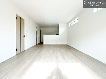 ���r���O �D�����z���܂肪���r���O����ł���ċ��S�n�̗ǂ���Ԃ����o���Ă���܂��I
���났�̎��Ԃ��߂����܂��I