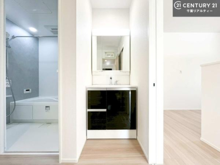 ���ʑ�E���ʏ� �O�ʋ��d�l�̐��ʏ��́A�g�����Ȃ݂����₷������I���͎��[�ɂȂ��Ă��܂��B�h���C���[�₨���ϓ����Еt������̂Ő��ʑ������X�b�L���ƌ����邱�Ƃ��o���܂��I