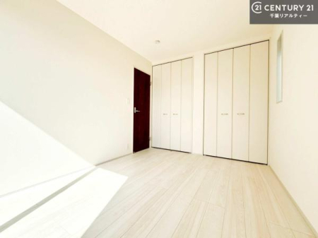 �m�� �L�x�Ȏ��[�X�y�[�X�ŁA�Z��Ԃ�������B
��������}���A��������Ԃ�ۂĂ���[�[���̏Z�܂��ł��B