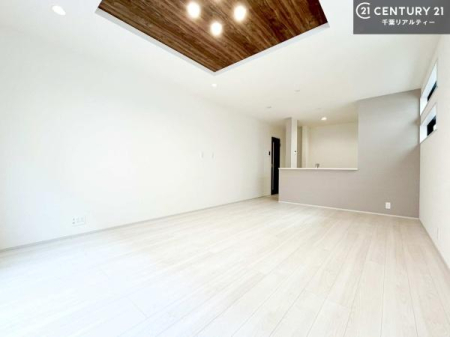 ���r���O �D�����z���܂肪���r���O����ł���ċ��S�n�̗ǂ���Ԃ����o���Ă���܂��I
���났�̎��Ԃ��߂����܂��I