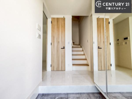 ���� �~���[�t���V���[�Y�{�b�N�X�t���Ȃ̂ŁA���ւ��Еt�����|�������₷���ł��I
�X�b�L���������ւŌ˂��J�����u�ԁA�������̂���S�n������Ԃ��o�}���Ă���܂��B