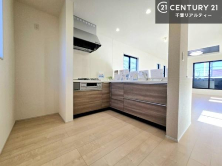 �L�b�`�� ��Ƃ肠�钲���X�y�[�X�ō�Ƃ����₷�����K�ȃL�b�`���ł��I
���q�l�ƈꏏ�ɂ��َq������y���߂�L�X�X�y�[�X�ł��B�y�����������ԂɂȂ肻���ł��ˁI