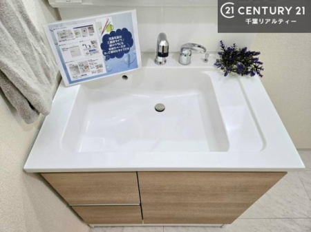 ���ʑ�E���ʏ� �O�ʋ��d�l�̐��ʏ��́A�g�����Ȃ݂����₷������I���͎��[�ɂȂ��Ă��܂��B�h���C���[�₨���ϓ����Еt������̂Ő��ʑ������X�b�L���ƌ����邱�Ƃ��o���܂��I