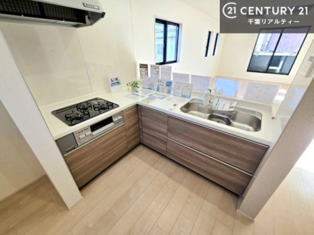 �L�b�`�� ��Ƃ����₷���V�X�e���L�b�`���ł��I���[����������t���Ă���̂ŁA�����X�y�[�X�ɕ���u���Ȃ��čςނ̂ŁA�L�X�g���āA���K�ɍ�Ƃ��ł��܂��I