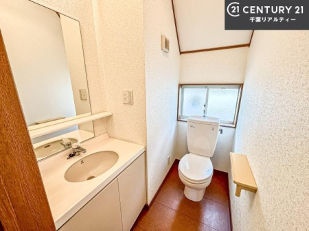 �g�C�� �g�C�����ɂ́A��􂢃X�y�[�X���t���Ă��܂��I
����G��O�Ɏ肪�􂦂�̂ŉq���I�ł��ˁI