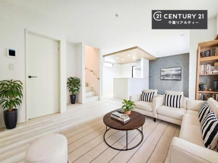 ���r���O �Ƌ��CG�p�[�X�ł��B�J�����̂���L�XLDK�I�\�t�@�[��_�C�j���O�e�[�u����u���Ă������ɂȂ�Ȃ��̂ŉ��K�ɉ߂����܂��I�R�~���j�P�[�V���������₷�����r���O�ł��I