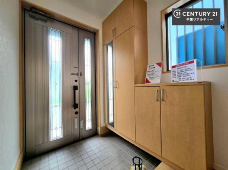 ���� �V���[�Y�{�b�N�X�t���Ȃ̂ŁA���ւ��Еt�����|�������₷���ł��I
�X�b�L���������ւŌ˂��J�����u�ԁA�������̂���S�n������Ԃ��o�}���Ă���܂��B
