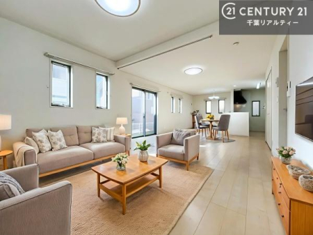 ���r���O �Ƌ��CG�p�[�X�ł��B�傫�ȑ����炽���Ղ�̗z���������閾�邢���r���O�B�J�����̂��郊�r���O�ŉƑ��c���̂��났�̎��Ԃ��߂����܂��B