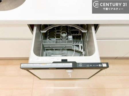 �L�b�`�� �H��@�t���̃L�b�`���ł��I�Z���������r��h�~�Ƃ��đ�ϊ��􂷂�֗��Ȏd�l�ł��I�r���g�C���Ȃ̂ŃL�b�`���̏ꏊ����炸�����X�y�[�X���L���g�����Ƃ��o���܂��I