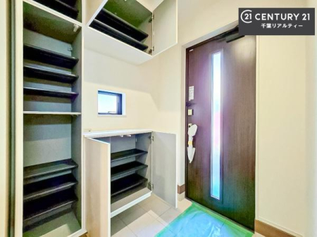 ���� �V���[�Y�{�b�N�X�t���Ȃ̂ŁA���ւ��Еt�����|�������₷���ł��I
�X�b�L���������ւŌ˂��J�����u�ԁA�������̂���S�n������Ԃ��o�}���Ă���܂��B