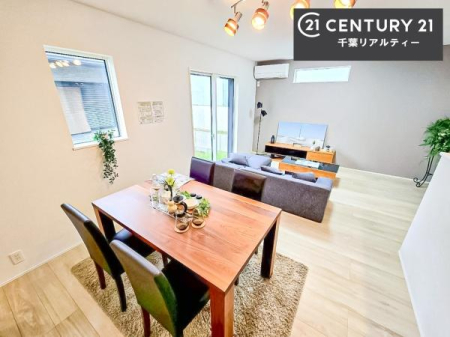 ���r���O �D�����z���܂肪���r���O����ł���ċ��S�n�̗ǂ���Ԃ����o���Ă���܂��I
���R�ƉƑ����W����b��������S�n�悢��ԁI