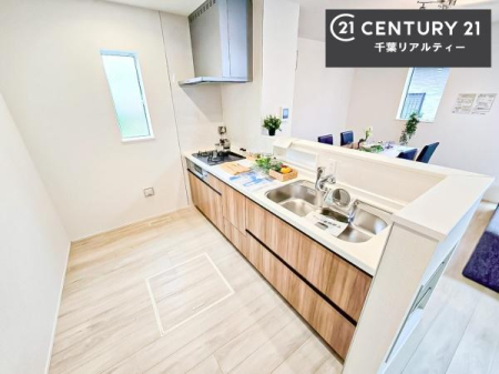 �L�b�`�� ��Ƃ肠�钲���X�y�[�X�ō�Ƃ����₷�����K�ȃL�b�`���ł��I
���q�l�ƈꏏ�ɂ��َq������y���߂�L�X�X�y�[�X�ł��B�y�����������ԂɂȂ肻���ł��ˁI