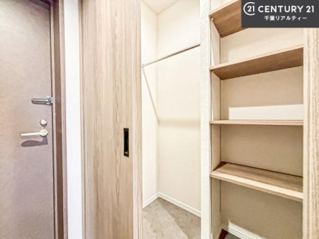 ���� �V���[�Y�{�b�N�X�t���Ȃ̂ŁA���ւ��Еt�����|�������₷���ł��I
�X�b�L���������ւŌ˂��J�����u�ԁA�������̂���S�n������Ԃ��o�}���Ă���܂��B