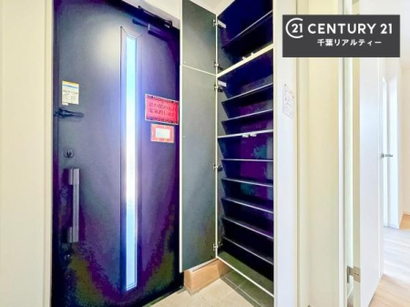 ���� �V���[�Y�{�b�N�X�t���Ȃ̂ŁA���ւ��Еt�����|�������₷���ł��I
�X�b�L���������ւŌ˂��J�����u�ԁA�������̂���S�n������Ԃ��o�}���Ă���܂��B
