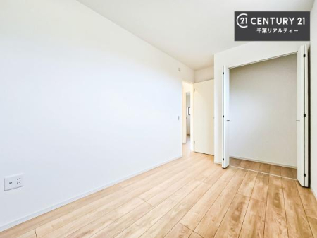 �q������ ���[�X�y�[�X���������Ă���A�ߗނ₨������A�w�p�i�Ȃǂ��������萮���ł��܂��B���������L���g���邽�߁A���K�Ő������Z��Ԃ��������܂��B