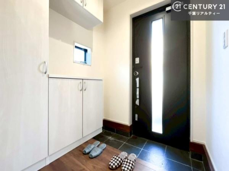 ���� �V���[�Y�{�b�N�X�t���Ȃ̂ŁA���ւ��Еt�����|�������₷���ł��I
�X�b�L���������ւŌ˂��J�����u�ԁA�������̂���S�n������Ԃ��o�}���Ă���܂��B
