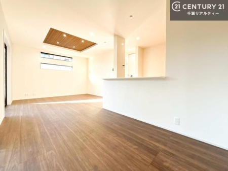 ���r���O �D�����z���܂肪���r���O����ł���ċ��S�n�̗ǂ���Ԃ����o���Ă���܂��I
���났�̎��Ԃ��߂����܂��I