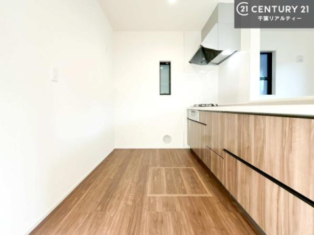 �L�b�`�� ��Ƃ肠�钲���X�y�[�X�ō�Ƃ����₷�����K�ȃL�b�`���ł��I
���q�l�ƈꏏ�ɂ��َq������y���߂�L�X�X�y�[�X�ł��B�y�����������ԂɂȂ肻���ł��ˁI