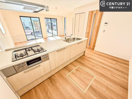 �L�b�`�� ��l�C�̑Ζʎ��V�X�e���L�b�`�����̗p���Ă��܂��I���Ƒ��̃R�~���j�P�[�V���������R�Ƒ�����݌v�ł��B
���q�l�ɂ��ڂ��͂��̂Ŋ������ł��ˁB�L�X�g���ĉ��K�ɍ�Ƃ��i�݂܂��B