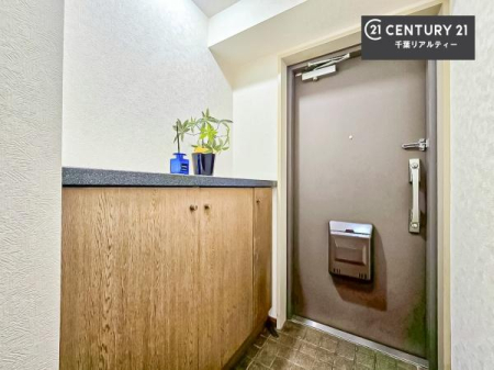 ���� �V���[�Y�{�b�N�X�t���Ȃ̂ŁA���ւ��Еt�����|�������₷���ł��I
�X�b�L���������ւŌ˂��J�����u�ԁA�������̂���S�n������Ԃ��o�}���Ă���܂��B
