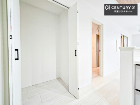 ���[ �p���g���[�t���I���Ă�������A�H�ނ̃X�g�b�N���X�b�L�����ڂ��邱�Ƃ��ł��܂��I
���񌻒n�ł��m���߂��������B