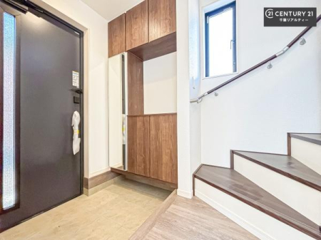 ���� �V���[�Y�{�b�N�X�t���Ȃ̂ŁA���ւ��Еt�����|�������₷���ł��I
�X�b�L���������ւŌ˂��J�����u�ԁA�������̂���S�n������Ԃ��o�}���Ă���܂��B