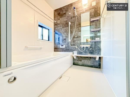 ���� �������������l�̕��͋C�̃o�X���[���́A�����o�Ă��ăo�X�^�C�����[���I
���d���撣���Ă��邲�J���ɂ��D�݂̓����̓����܂����āA�y����ł݂Ă͂������ł��傤���H