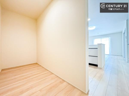 ���[ �p���g���[�t���I���Ă�������A�H�ނ̃X�g�b�N���X�b�L�����ڂ��邱�Ƃ��ł��܂��I
���񌻒n�ł��m���߂��������B